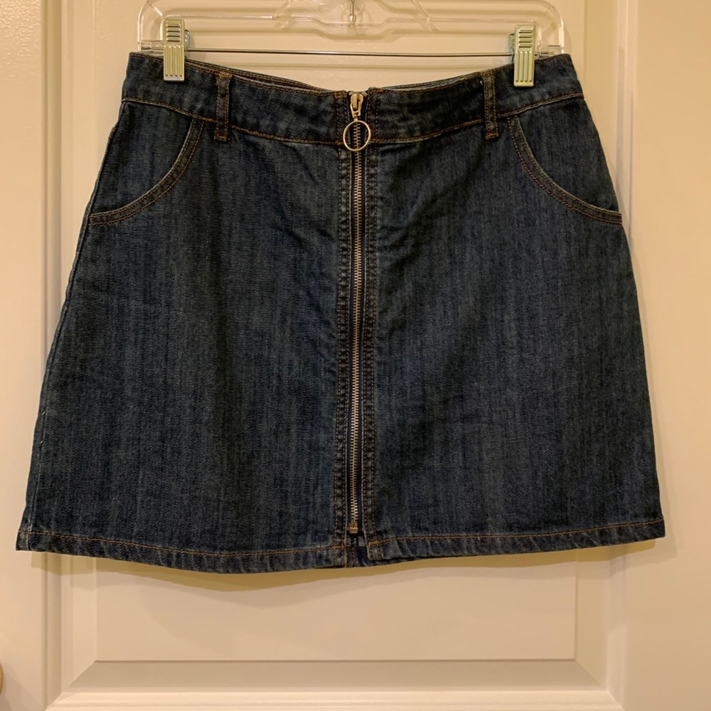 Adorable zip up denim skirt EUC
